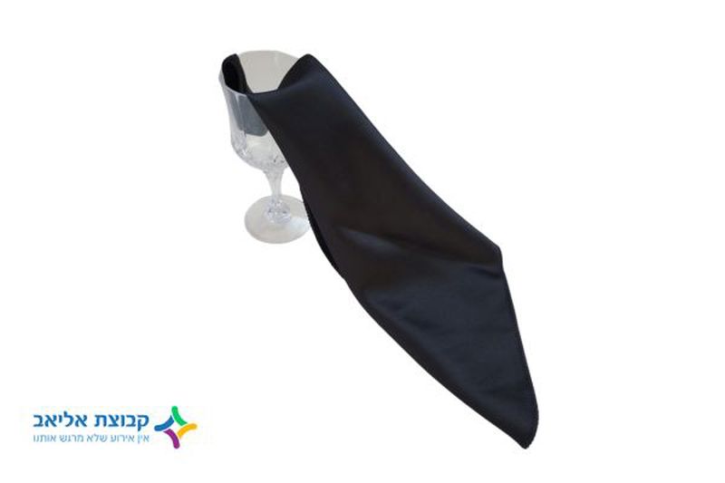מפית בצבע שחור